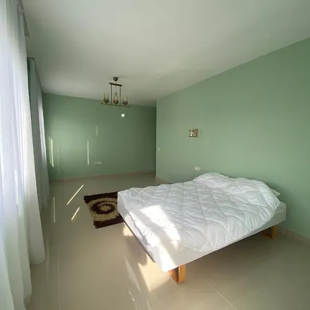 Four-bedroom By The Sea Daire *